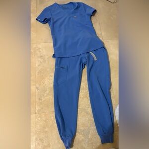 Figs Women's Scrub Set XS (Zamora Joggers and Catarina Top) in Ceil Blue